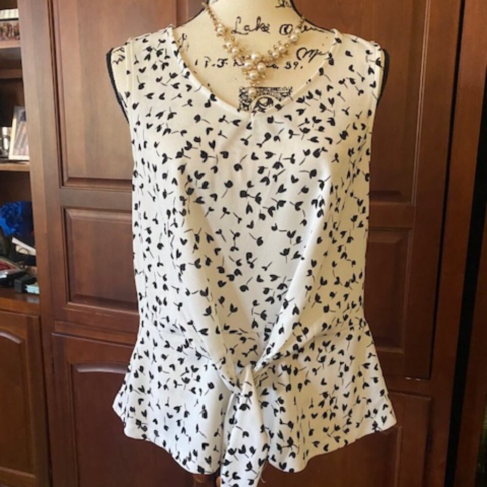 New Talbots White and Black Sleeveles Blouse Size M New with tags